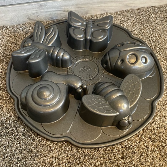 Nordicware Backyard Bugs Pan Cakes - Picture 4 of 8